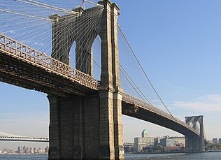 Самым регулярным нарушением правил передвижения на Крымском мосту стала остановка для фото